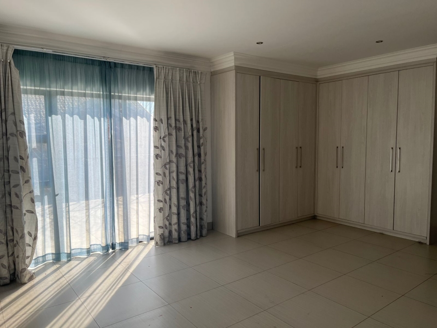 To Let 4 Bedroom Property for Rent in Heuwelsig Free State